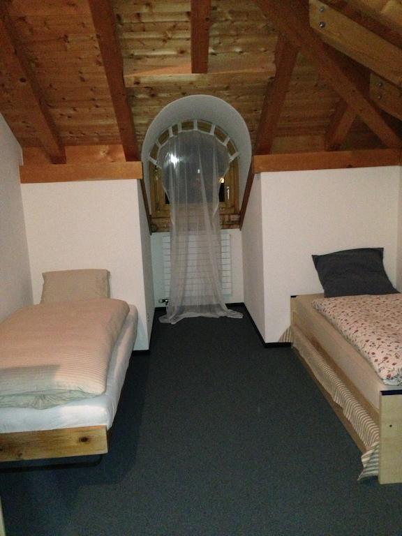 Hotel Aurora Ardez Rum bild