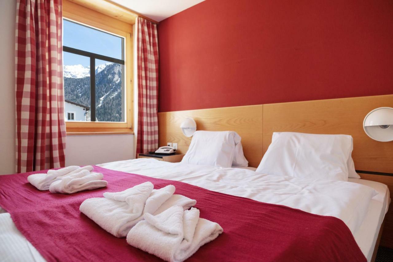 Hotel Aurora Ardez Exteriör bild